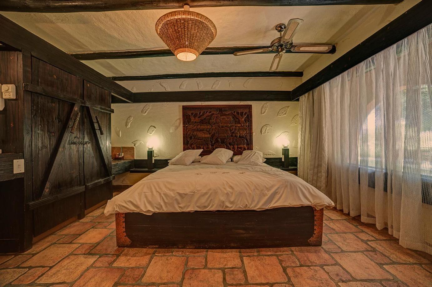 Kalkfeld Mount Etjo Safari Lodge מראה חיצוני תמונה