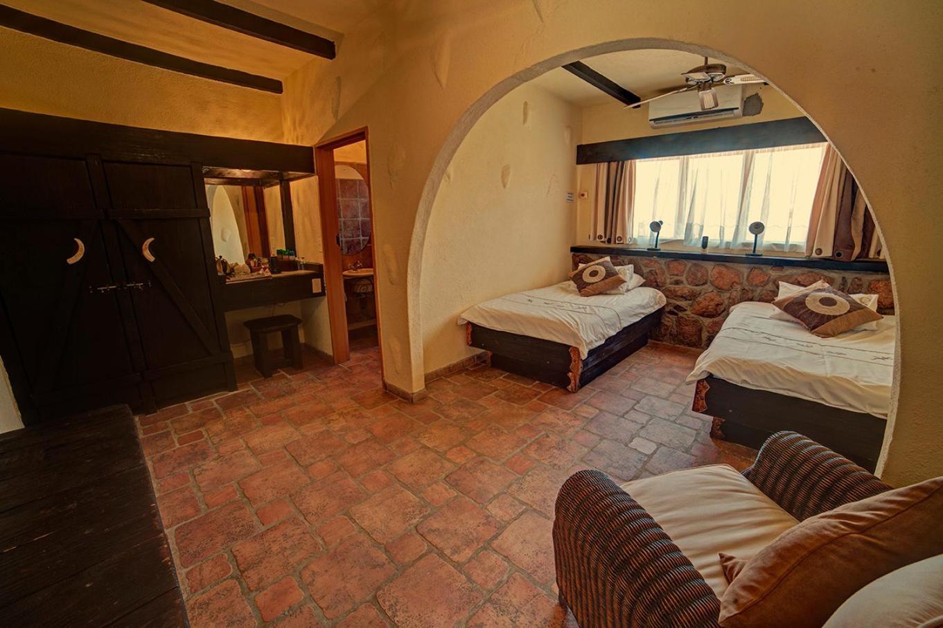Kalkfeld Mount Etjo Safari Lodge מראה חיצוני תמונה
