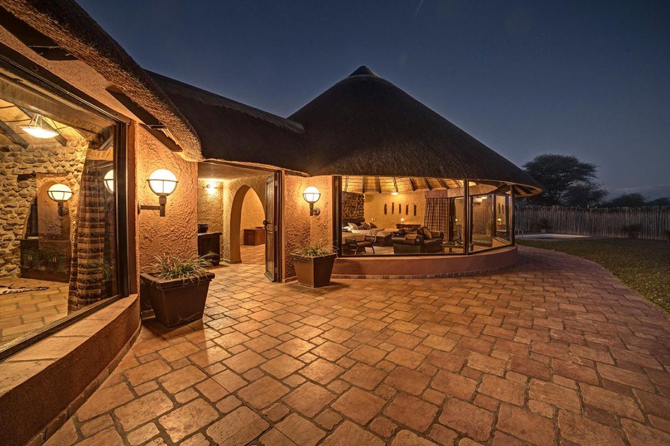 Kalkfeld Mount Etjo Safari Lodge מראה חיצוני תמונה