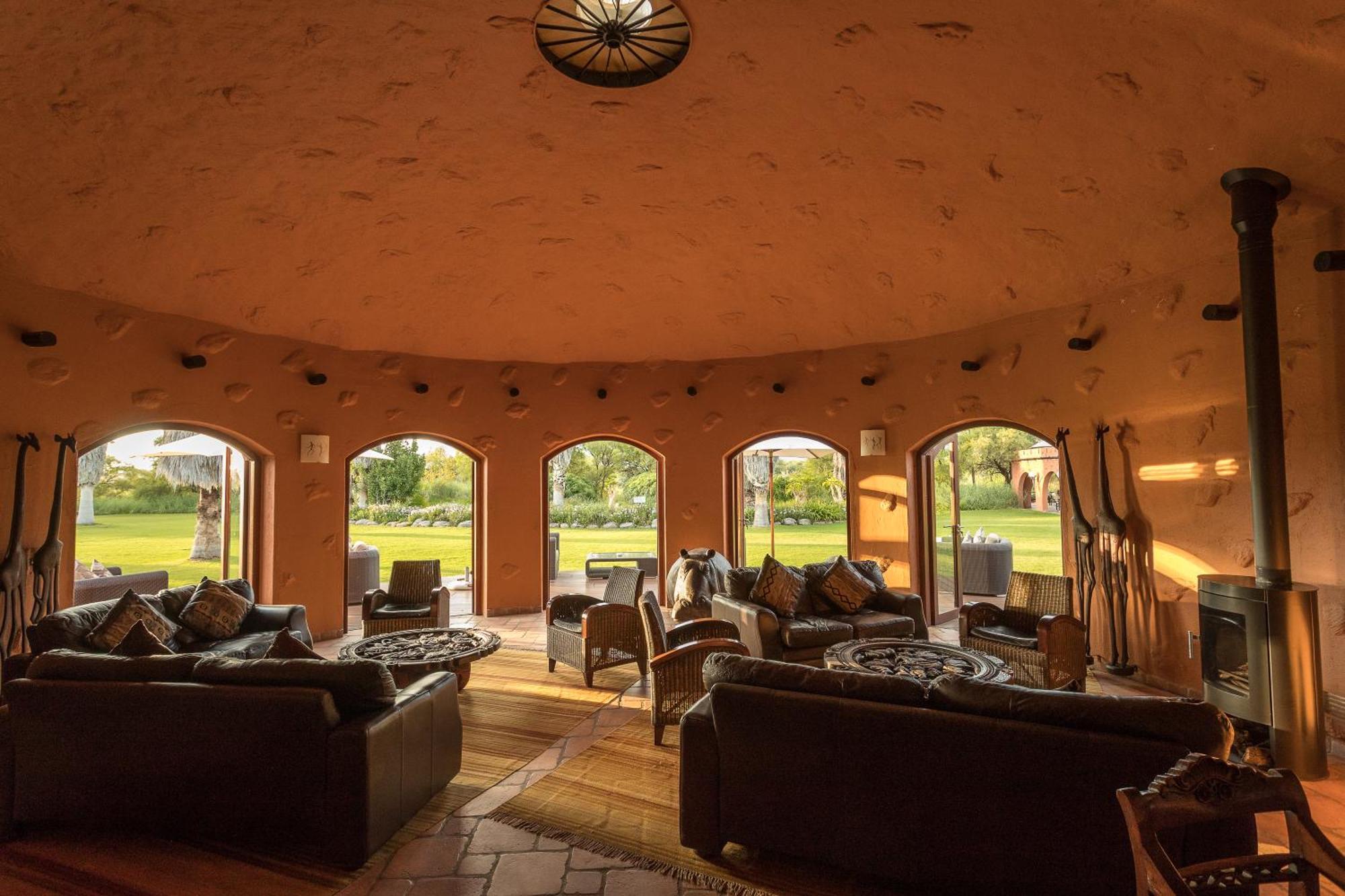 Kalkfeld Mount Etjo Safari Lodge מראה חיצוני תמונה