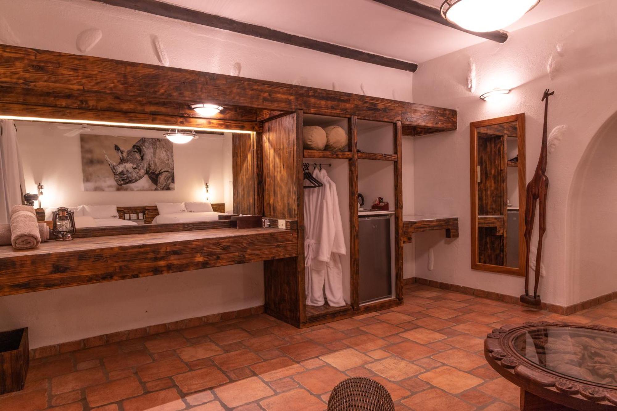 Kalkfeld Mount Etjo Safari Lodge מראה חיצוני תמונה