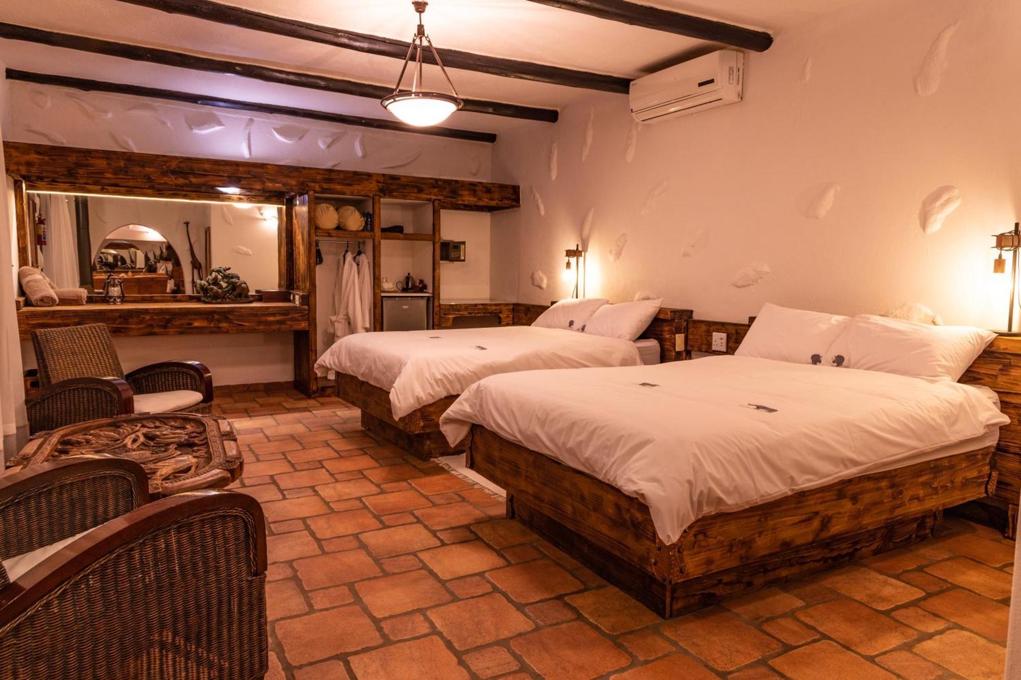 Kalkfeld Mount Etjo Safari Lodge מראה חיצוני תמונה